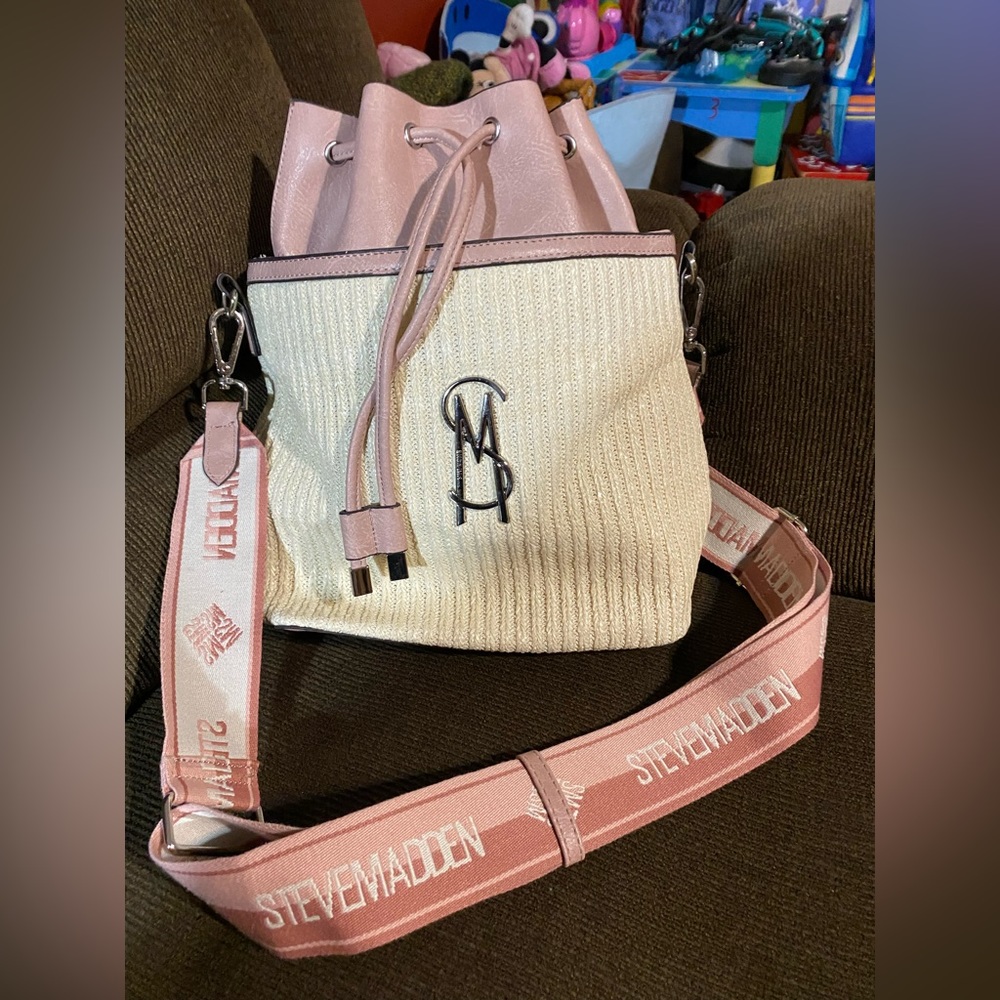 Steve Madden bucket